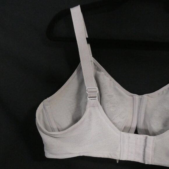 WACOAL | 40 DDD | Elegant Light Grey Lace Bra | Underwire Support | Unpadded - Picture 9 of 16